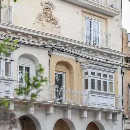 Marina Di Valletta View * Pietà