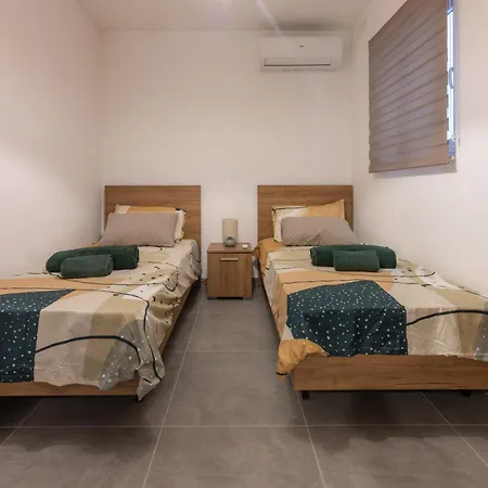 Marina Di Valletta View Pietà